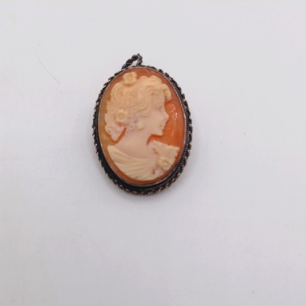 Borriello Carved Shell Cameo Brooch/Pendant